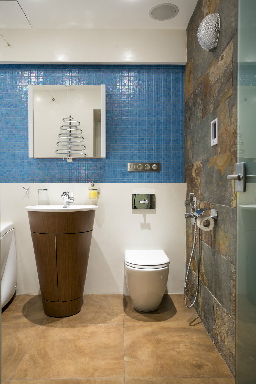 Badezimmer im Design einer Zweizimmerwohnung von 43 qm. m.