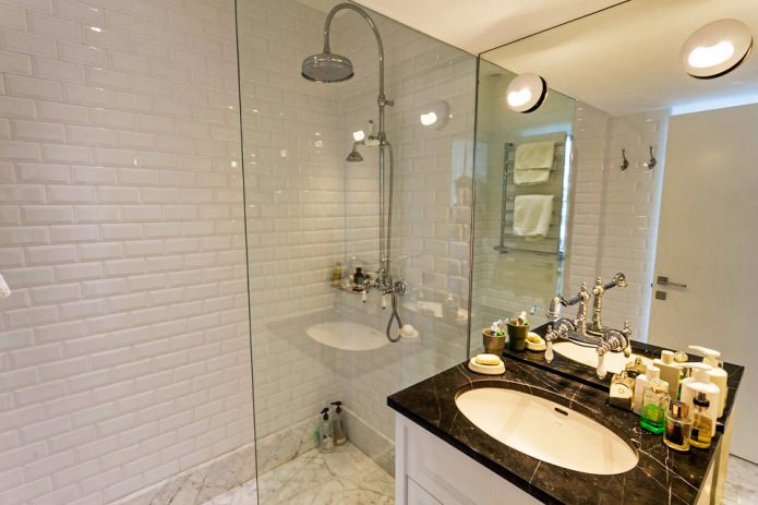 shower cabin sa loob ng apartment 64 sq. m