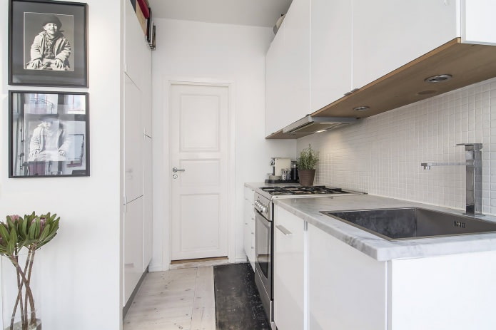 Küche im schwedischen Interieur eines Studio-Apartments 34 qm m.