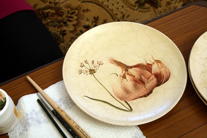 decoupage plate na may Craquelure