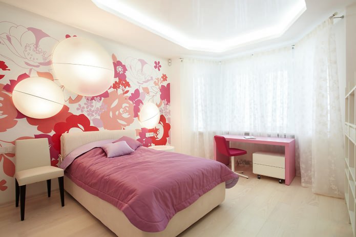 Fehér és rózsaszín hálószoba