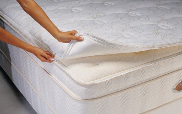 Ang pagpili ng isang orthopaedic mattress: mga tampok, uri ng tagapuno, laki