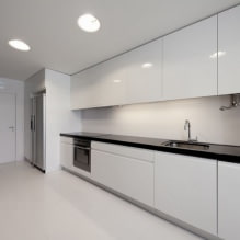 Fehér konyha kialakítása fekete pulttal: 80 legjobb ötlet, fotó a belső térben-4