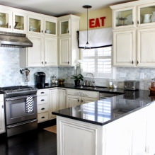 การออกแบบห้องครัวสีขาวพร้อมเคาน์เตอร์สีดำ: 80 ไอเดียที่ดีที่สุด ภาพถ่ายภายใน-8