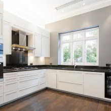 การออกแบบห้องครัวสีขาวพร้อมเคาน์เตอร์สีดำ: 80 ไอเดียที่ดีที่สุด ภาพถ่ายภายใน -5