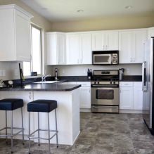 การออกแบบห้องครัวสีขาวพร้อมเคาน์เตอร์สีดำ: 80 ไอเดียที่ดีที่สุด ภาพถ่ายภายใน 26
