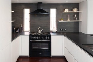 การออกแบบห้องครัวสีขาวพร้อมเคาน์เตอร์สีดำ: 80 ไอเดียที่ดีที่สุด ภาพถ่ายภายใน