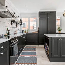 Црна гарнитура у унутрашњости у кухињи: дизајн, избор тапета, 90 фотографија-15