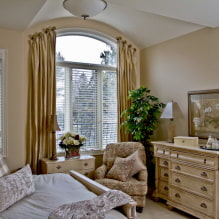Дизајн собе са златним завесама: избор тканине, комбинације, врсте завеса, 70 фотографија -10