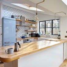 Fehér konyha fa pulttal: 60 modern fotó és tervezési lehetőség-15