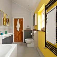 Fürdőszoba kialakítása a tetőtérben: befejező jellemzők, szín, stílus, függönyválasztás, 65 fotó-6