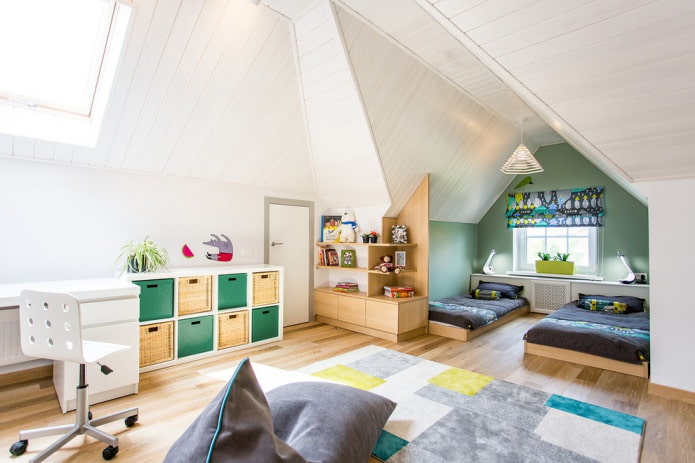 Anordnung des Kinderzimmers im Dachgeschoss: die Wahl von Stil, Dekoration, Möbeln und Vorhängen