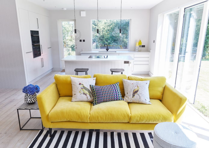 Sárga kanapé a belső térben: típusok, formák, kárpitanyagok, design, árnyalatok, kombinációk