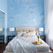 Tapete für ein kleines Schlafzimmer: Farbe, Design, Kombination, Ideen für niedrige Decken und enge Räume-3