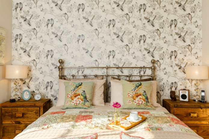 Wall decoration with wallpaper with birds: 59 modern photos and ideas