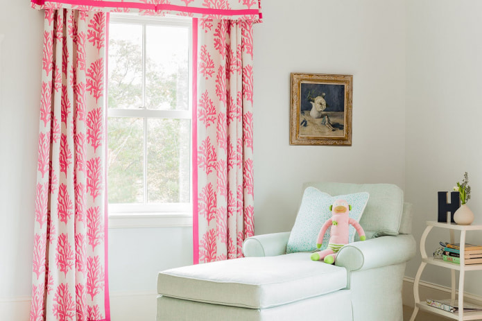 Design ideas for pink curtains in the interior