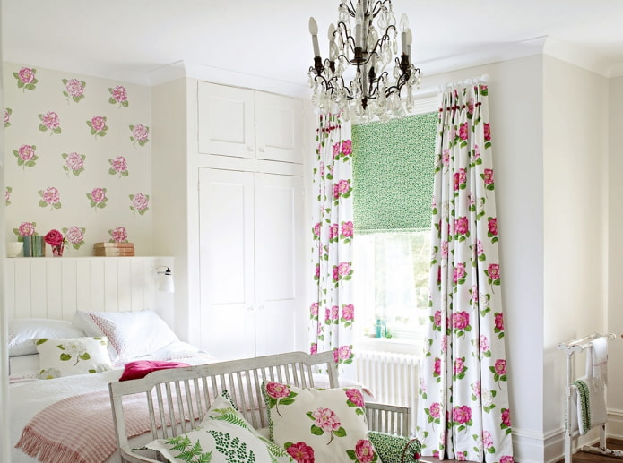 Curtains with flowers: types, large and small flowers, decor, combination, photo in the interior