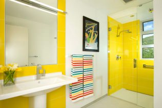 Sunny bathroom design in yellow