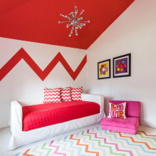 Red ceiling in the interior: features and photo selection-0