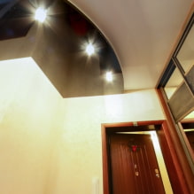 Stretch ceiling in the corridor and hallway: types of structures, textures, shapes, lighting, color, design-1