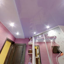 Two-color stretch ceilings: types, combinations, design, forms of adhesions in two colors, photo in the interior-4