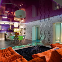 Декорација плафона у дневној соби: врсте структура, облици, боја и дизајн, идеје за осветљење-4