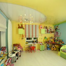 Савети за избор плафона у дечијој соби: врсте, боја, дизајн и цртежи, коврџави облици, осветљење-1