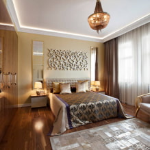 Decke im Schlafzimmer: Design, Typen, Farbe, lockige Designs, Beleuchtung, Beispiele im Innenraum-4