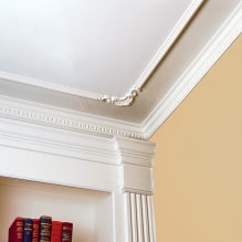 How to choose a ceiling plinth: types by material, texture, shape, size, color, design, type of ceiling-0