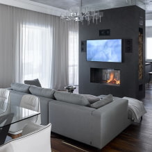 Living room na may fireplace at TV: mga view, pagpipilian ng lokasyon sa dingding, mga ideya para sa isang apartment at isang bahay-3