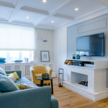 ห้องนั่งเล่นพร้อมเตาผิงและทีวี: ทิวทัศน์ ตัวเลือกตำแหน่งบนผนัง แนวคิดสำหรับอพาร์ตเมนต์และบ้าน-8