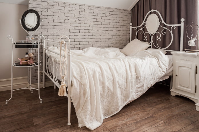 เตียงเหล็กดัด: ภาพถ่าย, ประเภท, สี, การออกแบบ, หัวเตียงพร้อมองค์ประกอบการปลอม