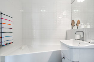 Беле плочице у купатилу: дизајн, облици, комбинације боја, опције локације, боја фуге