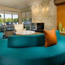 Ang turquoise sofa sa loob: mga uri, materyales sa tapiserya, mga kakulay ng kulay, mga hugis, disenyo, mga kumbinasyon-5