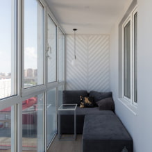Sofa auf Balkon oder Loggia: Typen, Design, Formen, Platzierungsmöglichkeiten-3