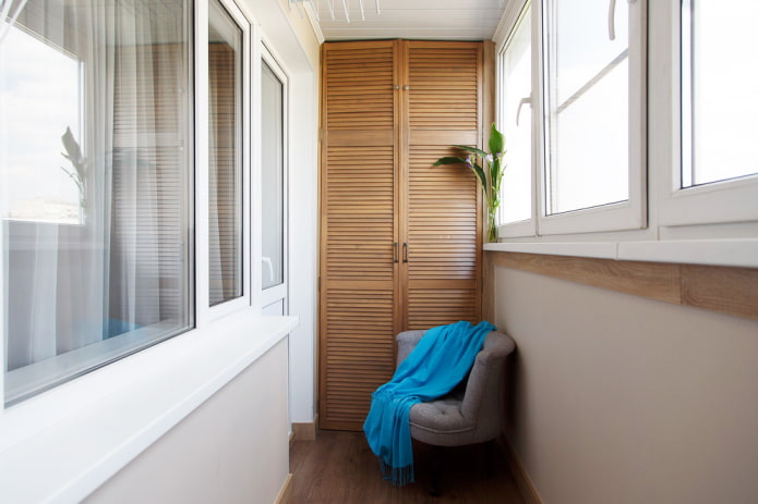Wardrobe for the balcony and loggia: types, colors, materials, location and filling options