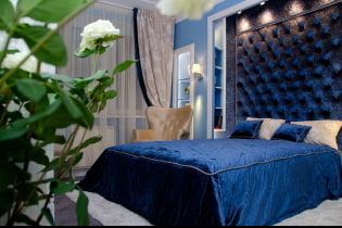 Kék hálószoba: árnyalatok, kombinációk, kivitelek, bútorok, textíliák és világítás