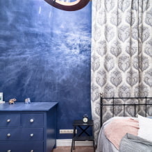 Blaues Schlafzimmer: Farbtöne, Kombinationen, Auswahl an Oberflächen, Möbel, Textilien und Beleuchtung-0