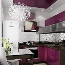 Lila Küche: Farbkombinationen, Auswahl an Vorhängen, Oberflächen, Tapeten, Möbeln, Beleuchtung und Dekor-2