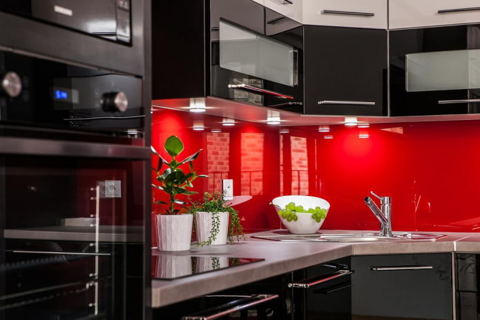 Rote und schwarze Küche: Kombinationen, Stilwahl, Möbel, Tapeten und Vorhänge