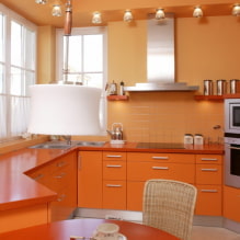ห้องครัวสีส้มในการตกแต่งภายใน: คุณสมบัติการออกแบบ, การผสมผสาน, ทางเลือกของผ้าม่านและวอลเปเปอร์-4