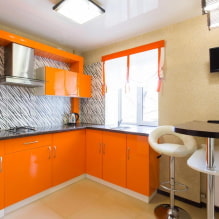 Orange kusina sa interior: mga tampok sa disenyo, mga kumbinasyon, pagpili ng mga kurtina at wallpaper-5