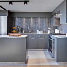 Graue Küche im Innenraum: Designbeispiele, Kombinationen, Auswahl an Oberflächen und Vorhängen-6