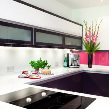 Üvegkötény a konyhához: fotó a belső térben, kialakítás, a 2. választás jellemzői