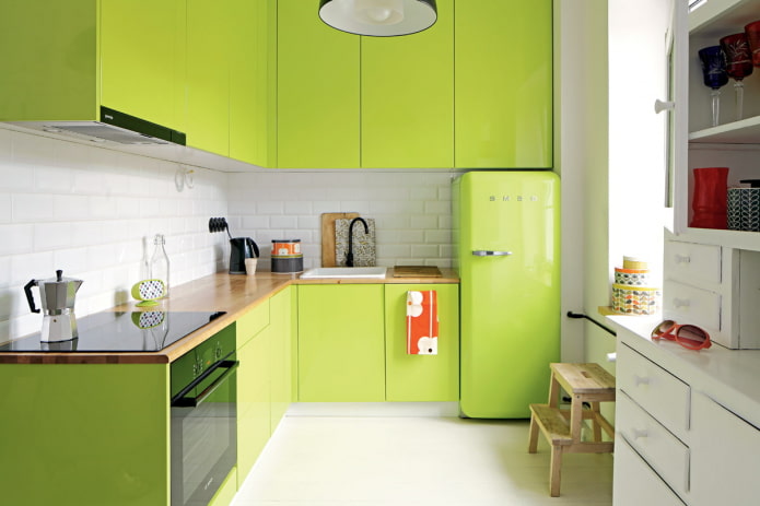 Hellgrüne Küche: Kombinationen, Auswahl an Vorhängen und Oberflächen, eine Auswahl an Fotos