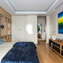 Ankleidezimmer im Schlafzimmer: Platzierungsmöglichkeiten, Foto im Innenraum-0