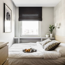 Schmales Schlafzimmer: Foto im Innenraum, Aufteilungsbeispiele, wie man das Bett anordnet-5