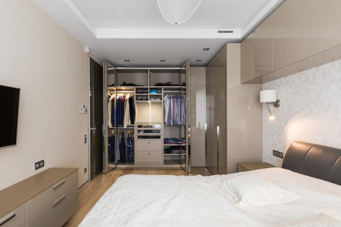 Was ist die Innenfüllung eines Kleiderschranks in einem Schlafzimmer?