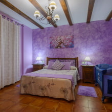 Schönes lila Schlafzimmer im Innenraum-1