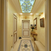 Folyosó klasszikus stílusban: jellemzők, fotók a belső térben-1